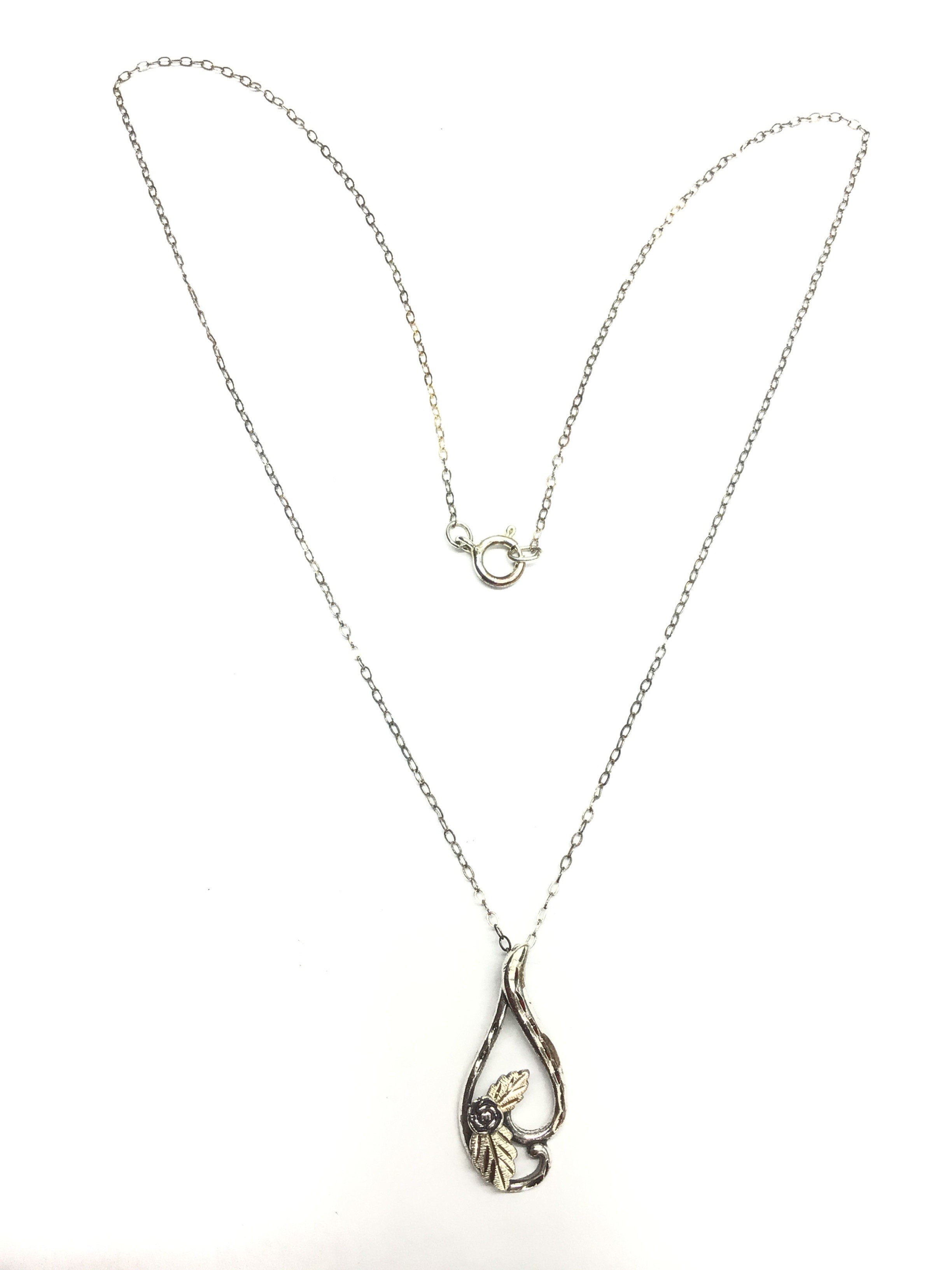 Sterling silver necklace with pendant