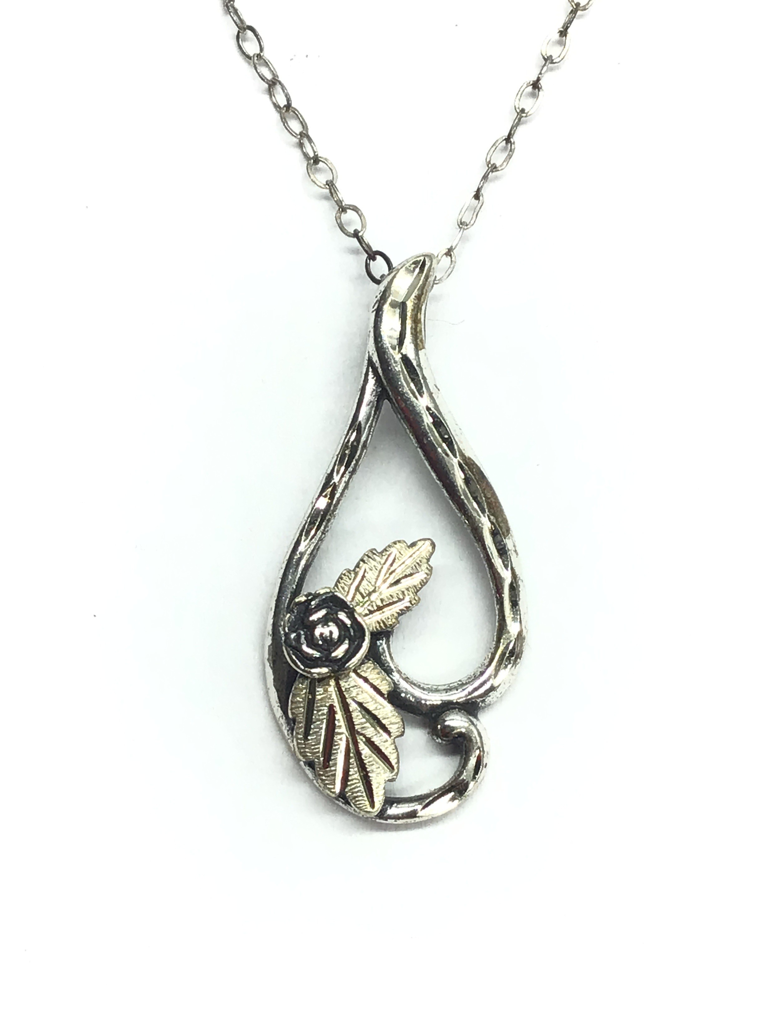 Sterling silver necklace with pendant