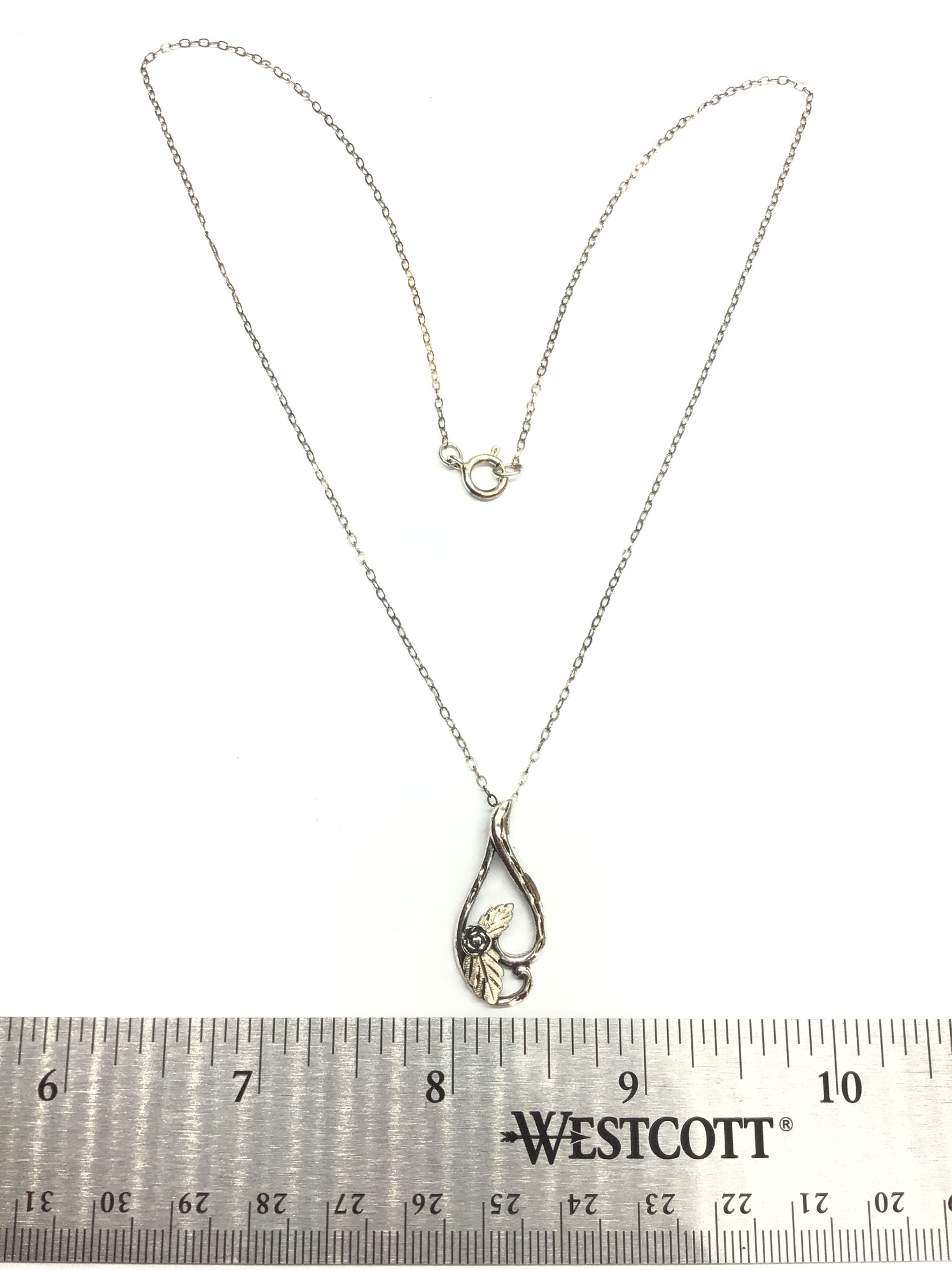 Sterling silver necklace with pendant