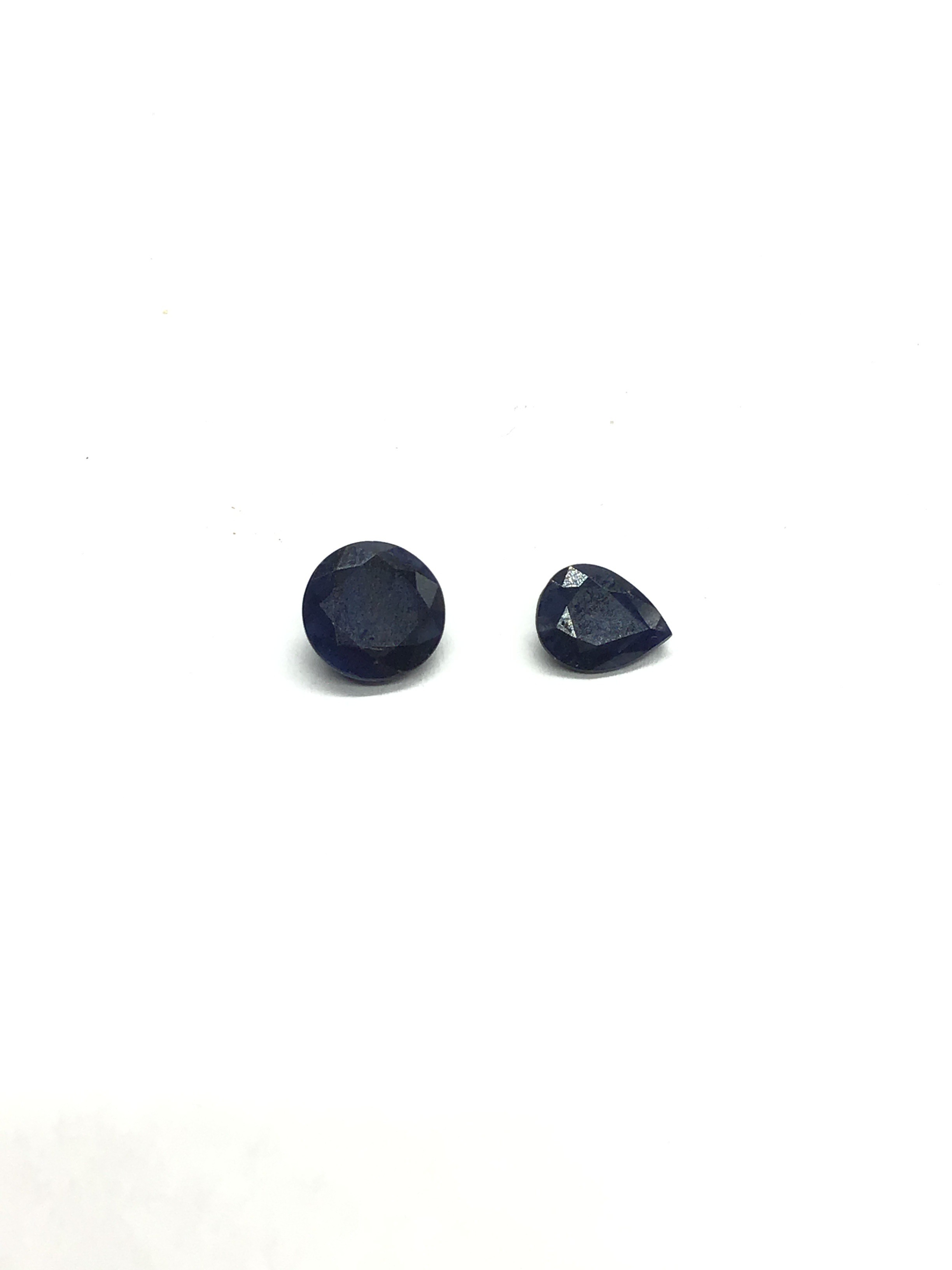 Blue sapphire gemstones