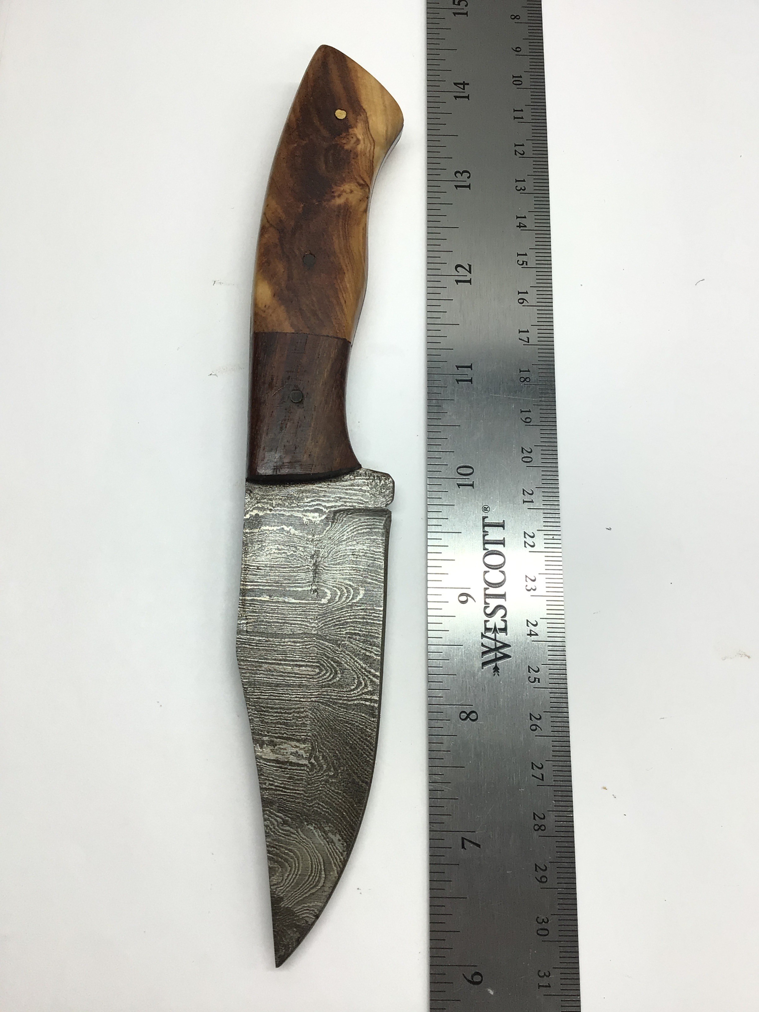 Damascus skinning knife