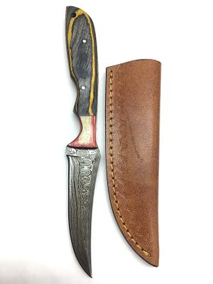 Damascus bladed knife with sheath. 3.75 inch blade length. Full Tang.