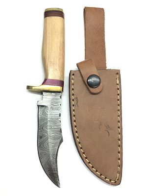 Damascus bladed knife with sheath. 4 inch blade length.