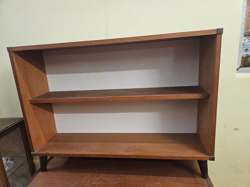 Lot 164 – Mid-century modern teak-veneered low open bookcase in the style of George Nelson for Herman Miller