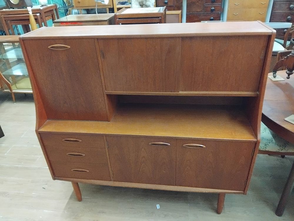 Lot 168 – Mid-Century Modern Teak Highboard attributed to Jentique