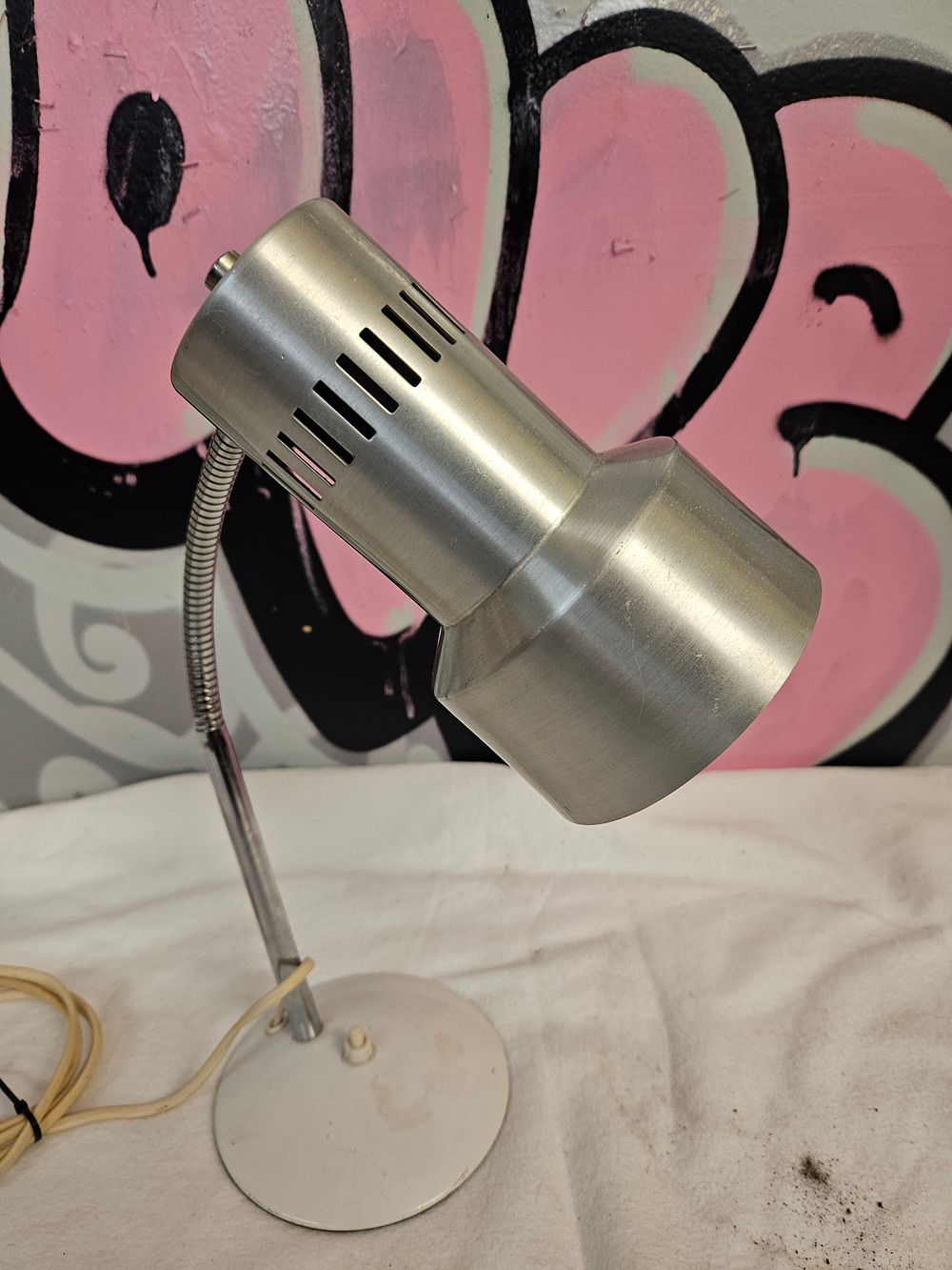 Lot 223 – A Mid-Century Modern brushed aluminium and chrome gooseneck desk lamp