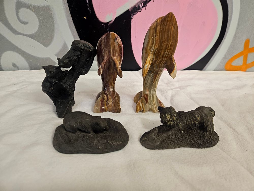 Lot 230 – A Collection of Five Animal Figurines Including Sherratt & Simpson