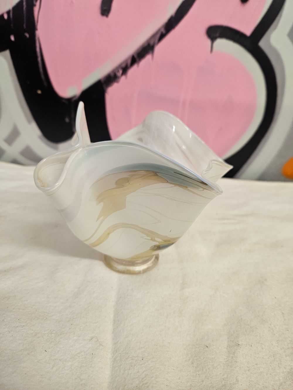 Lot 254 – A Murano Style Hand-Blown Handkerchief Glass Vase