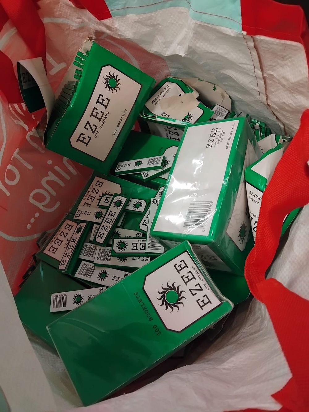 Lot 285 – An Assortment of EZEE Green Cut Corners Rolling Papers