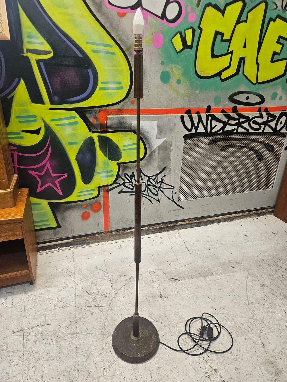 Lot 287 – A Mid-Century Modern Teak and Brass-Toned Metal Floor Lamp