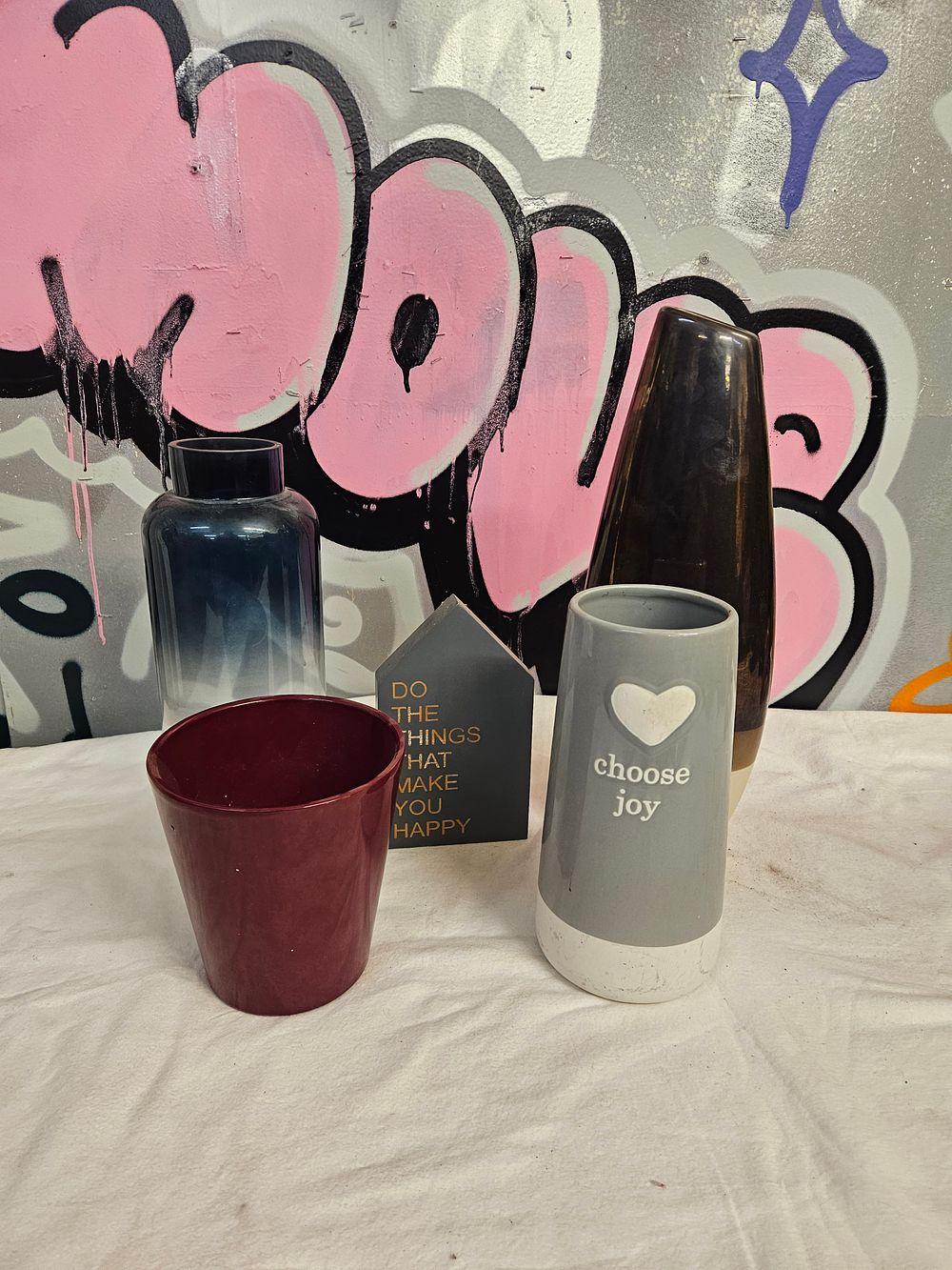 Lot 298 – A Collection of Contemporary Glass and Ceramic Vases and Decorative Accessories