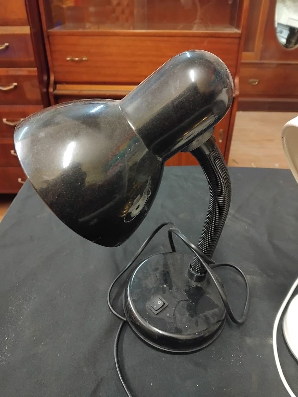 Lot 316 – Three assorted 20th-century table lamps including two gooseneck desk lamps and an Art Nouveau style lamp