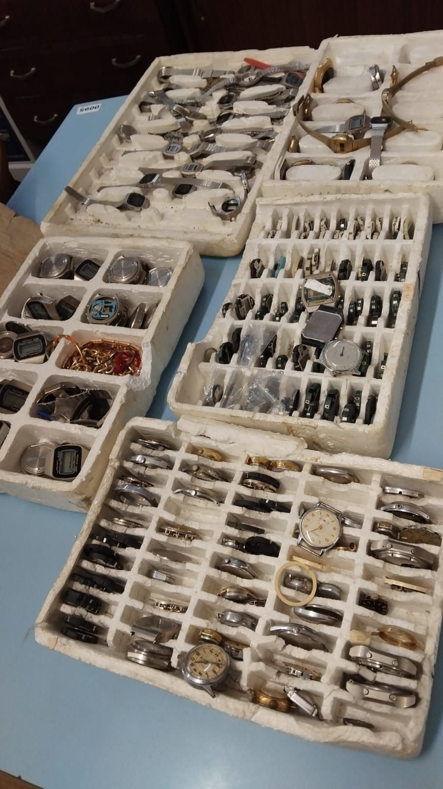 Lot 323 – A Collection of Approximately 100 Vintage and Contemporary Wristwatches and Watch Heads