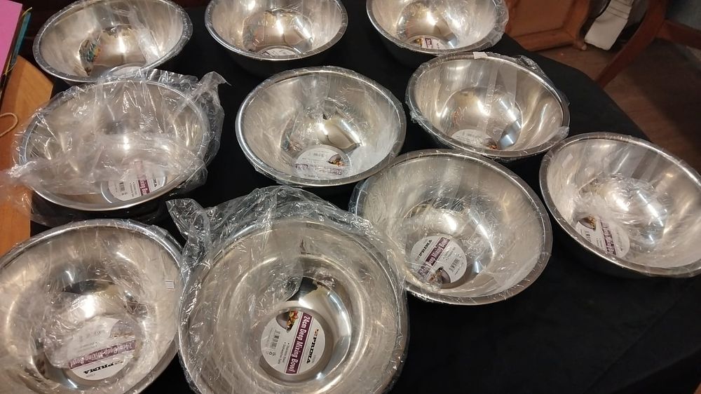 Lot 326 – A Lot of 10 Prima Stainless Steel 24cm Deep Mixing Bowls Model 17009
