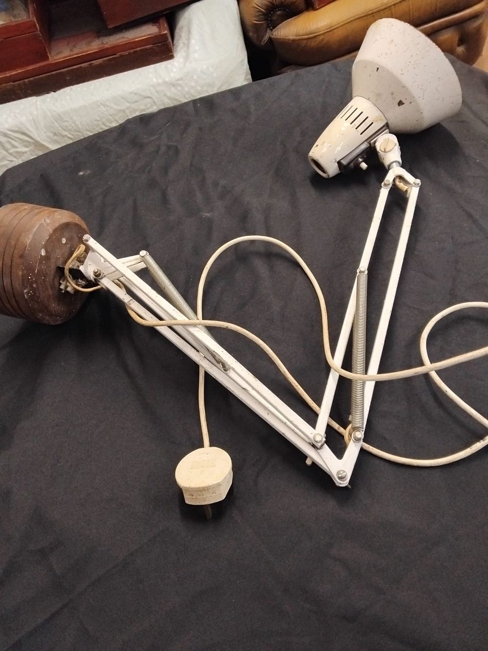 Lot 335 – Mid-20th Century Industrial Style Spring-Balanced Articulated Desk Lamp