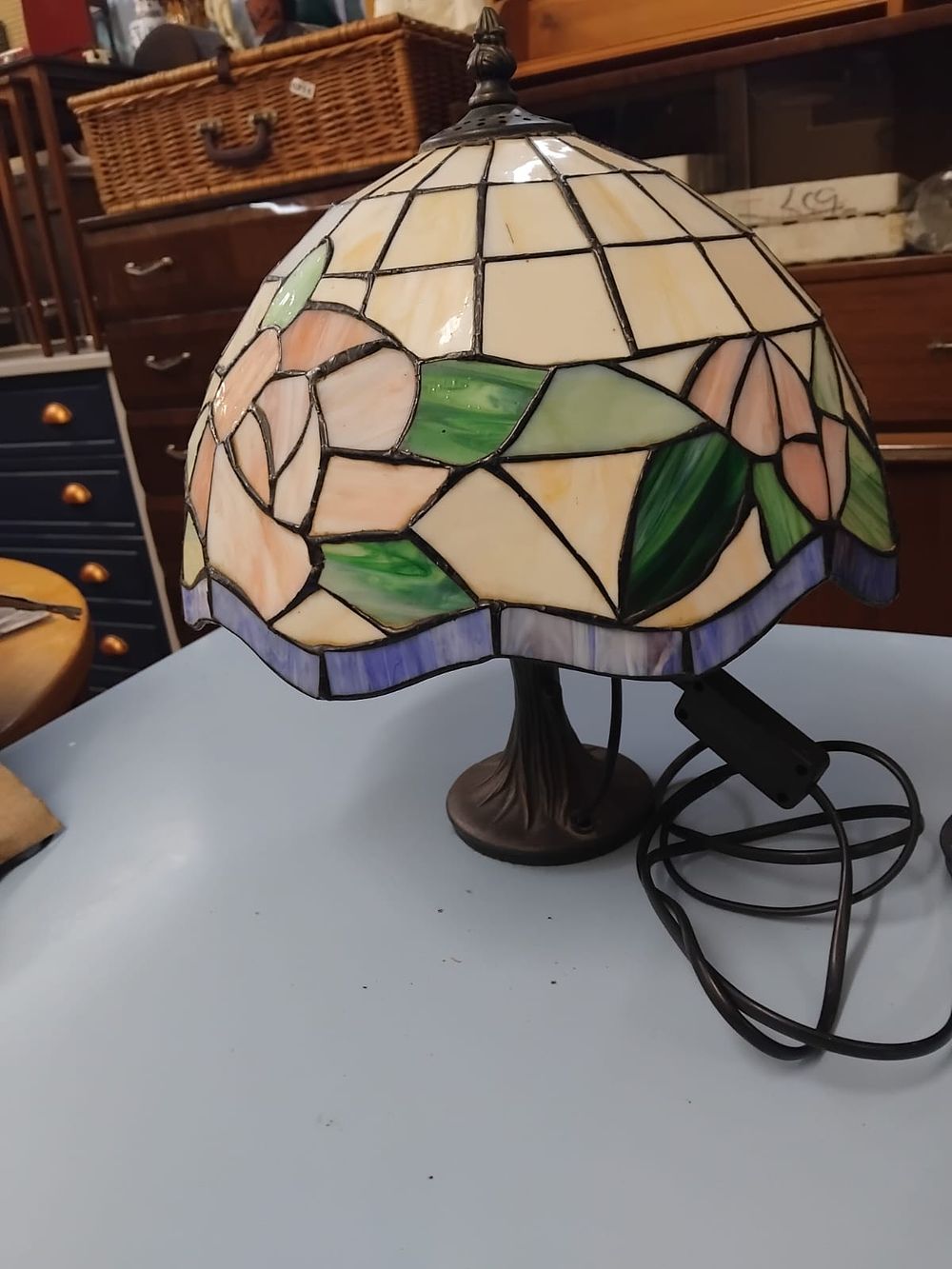 Lot 338 – A Tiffany Style Leaded Stained Glass Table Lamp