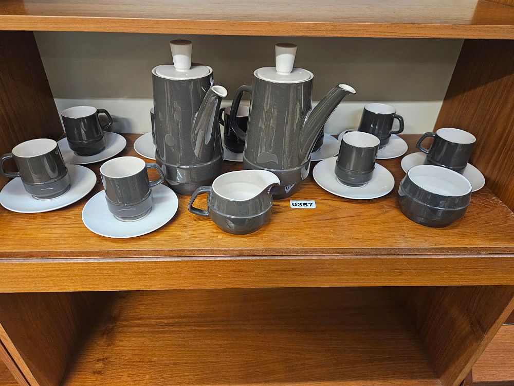 Lot 357 – A Carlton Ware Mid-Century Modernist Earthenware Coffee Service