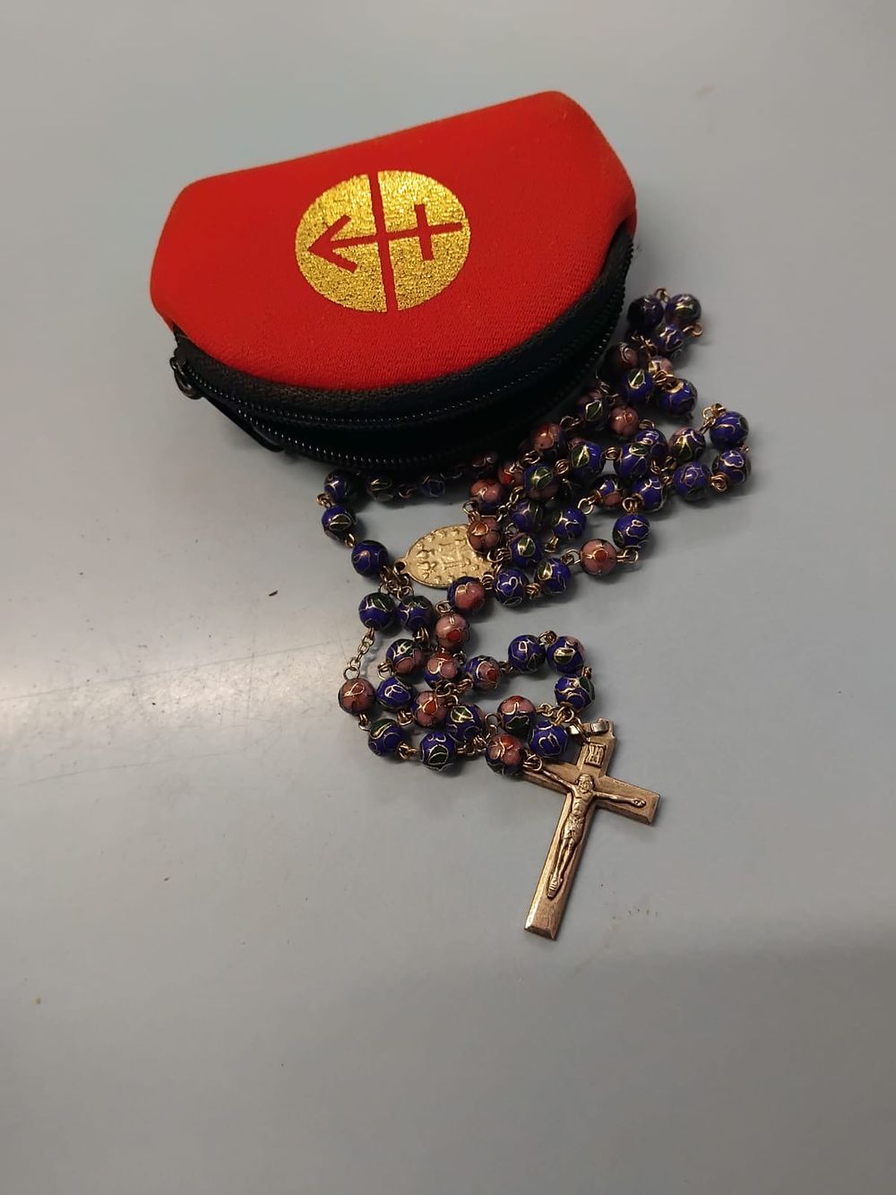 Lot 410 – A Cloisonné Enamel Rosary and Accompanying Fabric Pouch