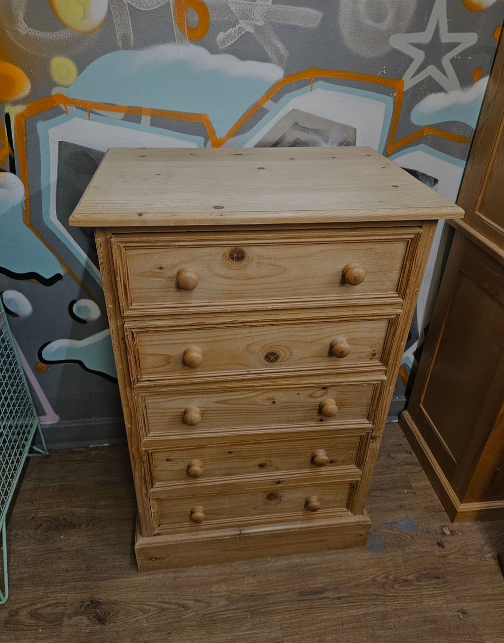 Lot 147 – A Victorian Style Pine Chest of Five Graduated Drawers