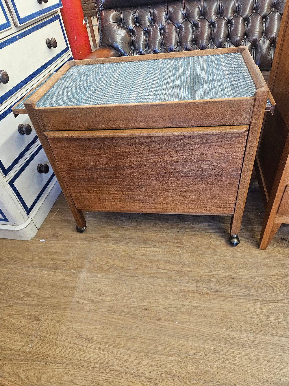 Lot 160 – a mid century tea trolley by Compactom