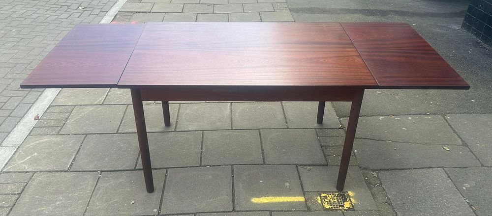 Lot 167 – Mid-century danish rosewood extending table