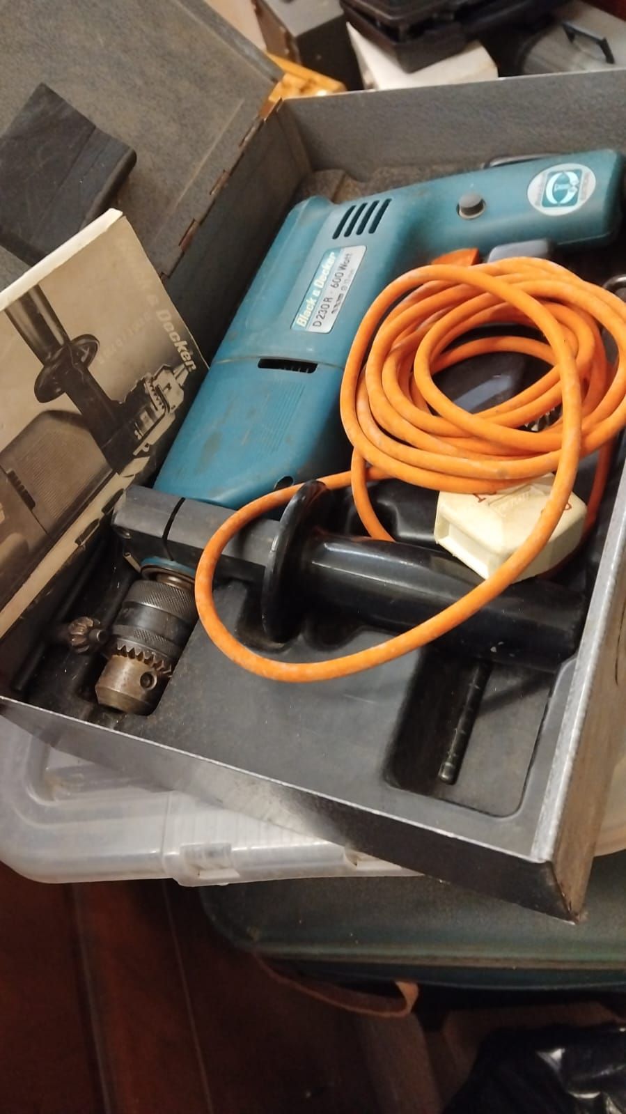 Lot 293a – Black & Decker Model D230R 600W Corded Power Drill in Original Metal Case