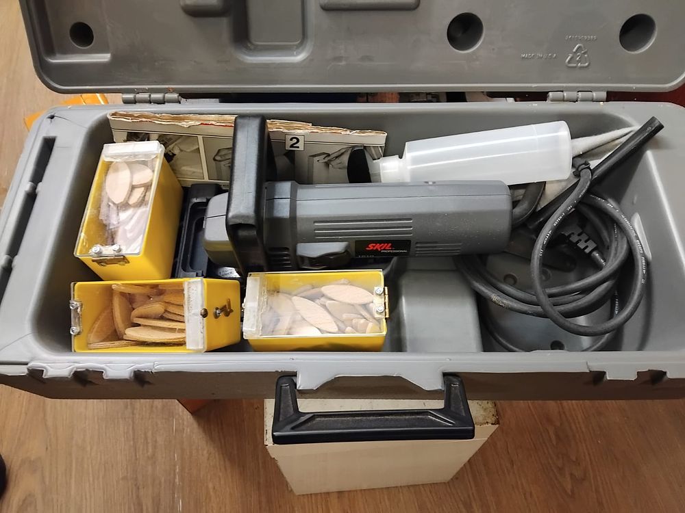 Lot 296b – A Skil Professional Model 1810 Biscuit Joiner Kit in Carrying Case