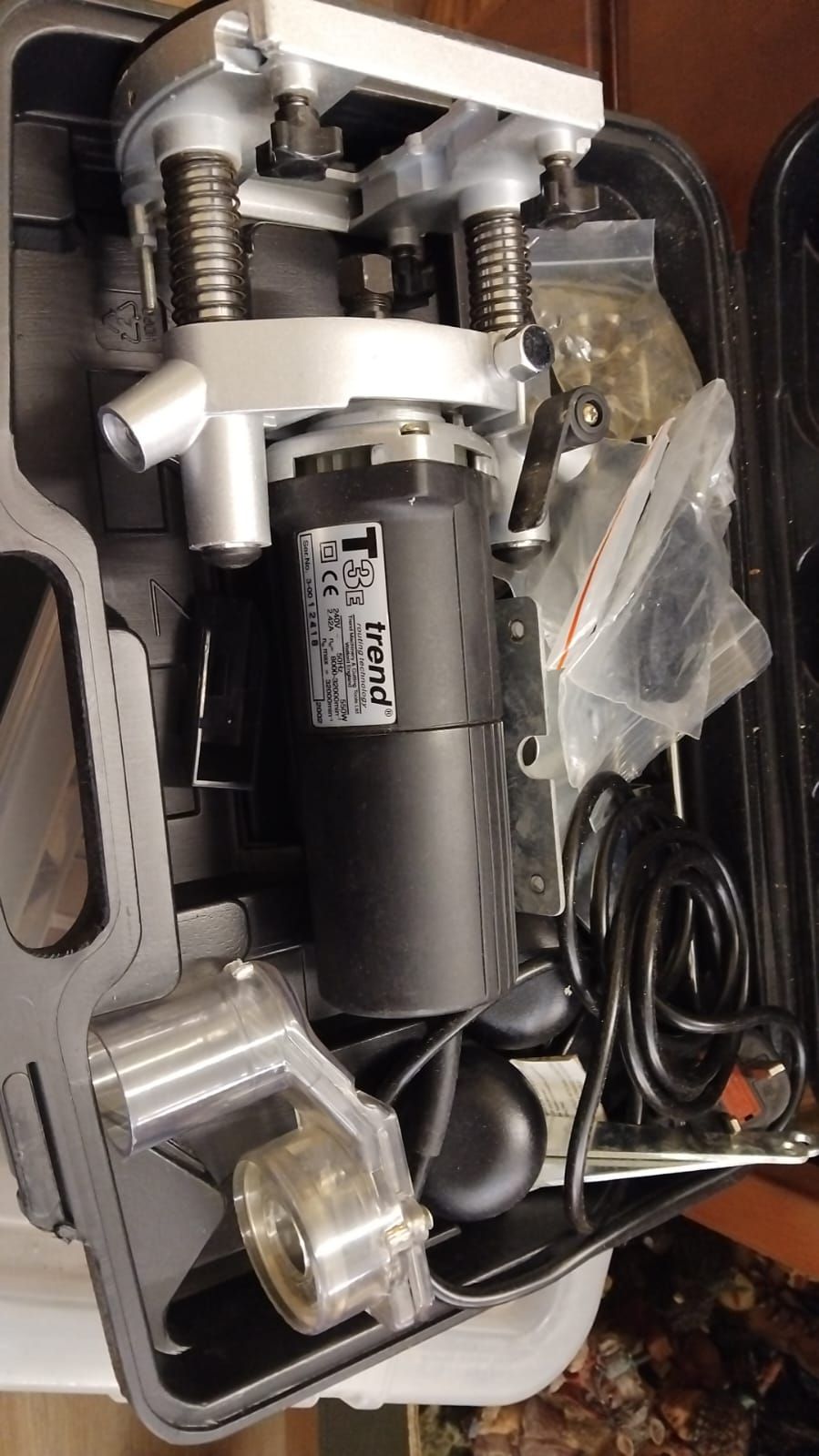 Lot 298s – Trend T3E 550W 1/4 Inch Variable Speed Plunge Router with Case and Accessories