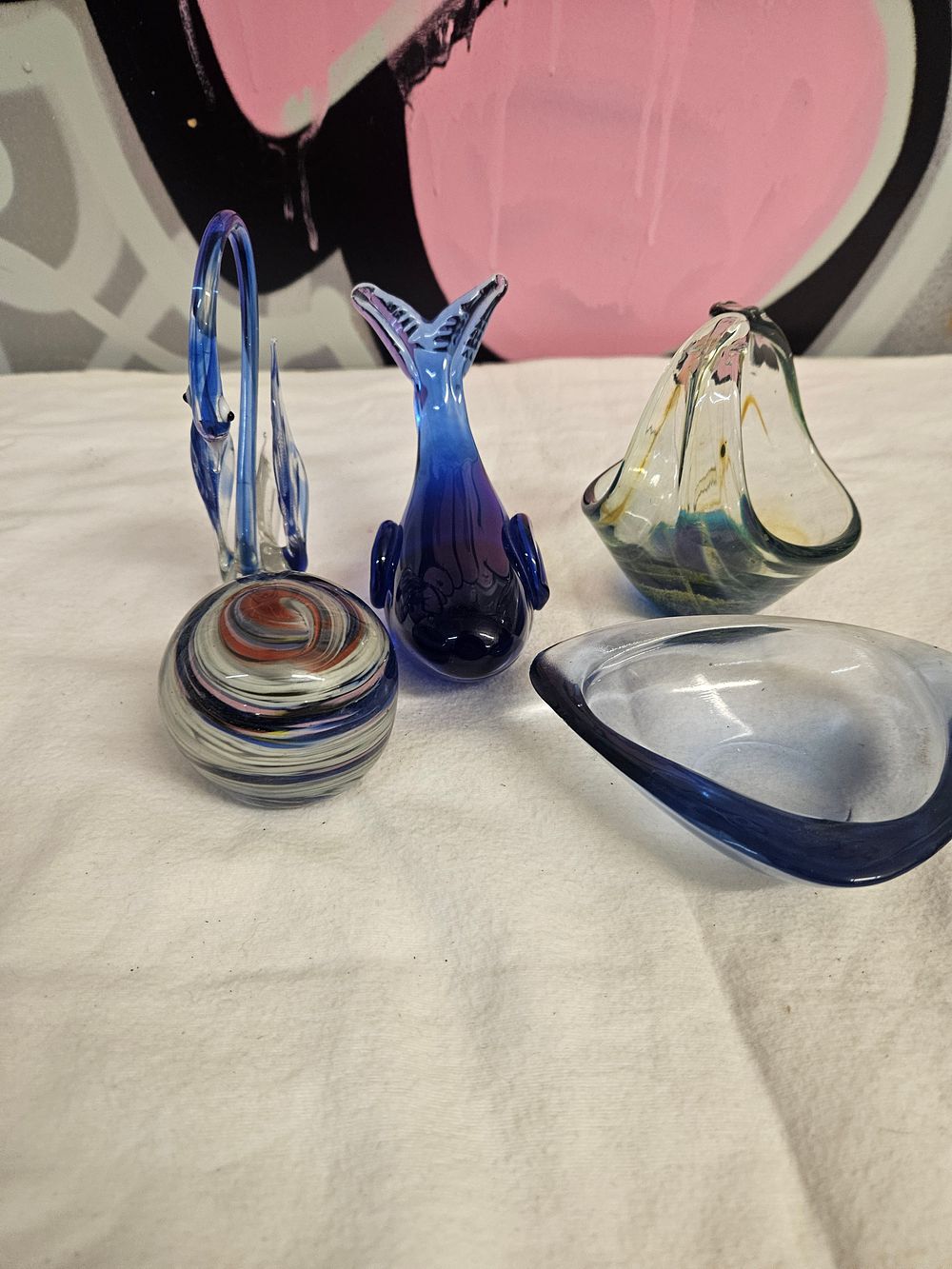 Lot 367 – An Assortment of Mid-Century Style Art Glass Decorative Items
