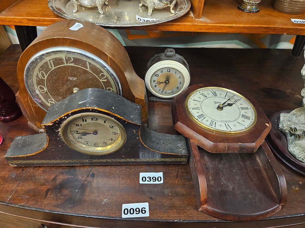 Lot 390 – A Collection of Vintage English Mantel and Desk Clocks