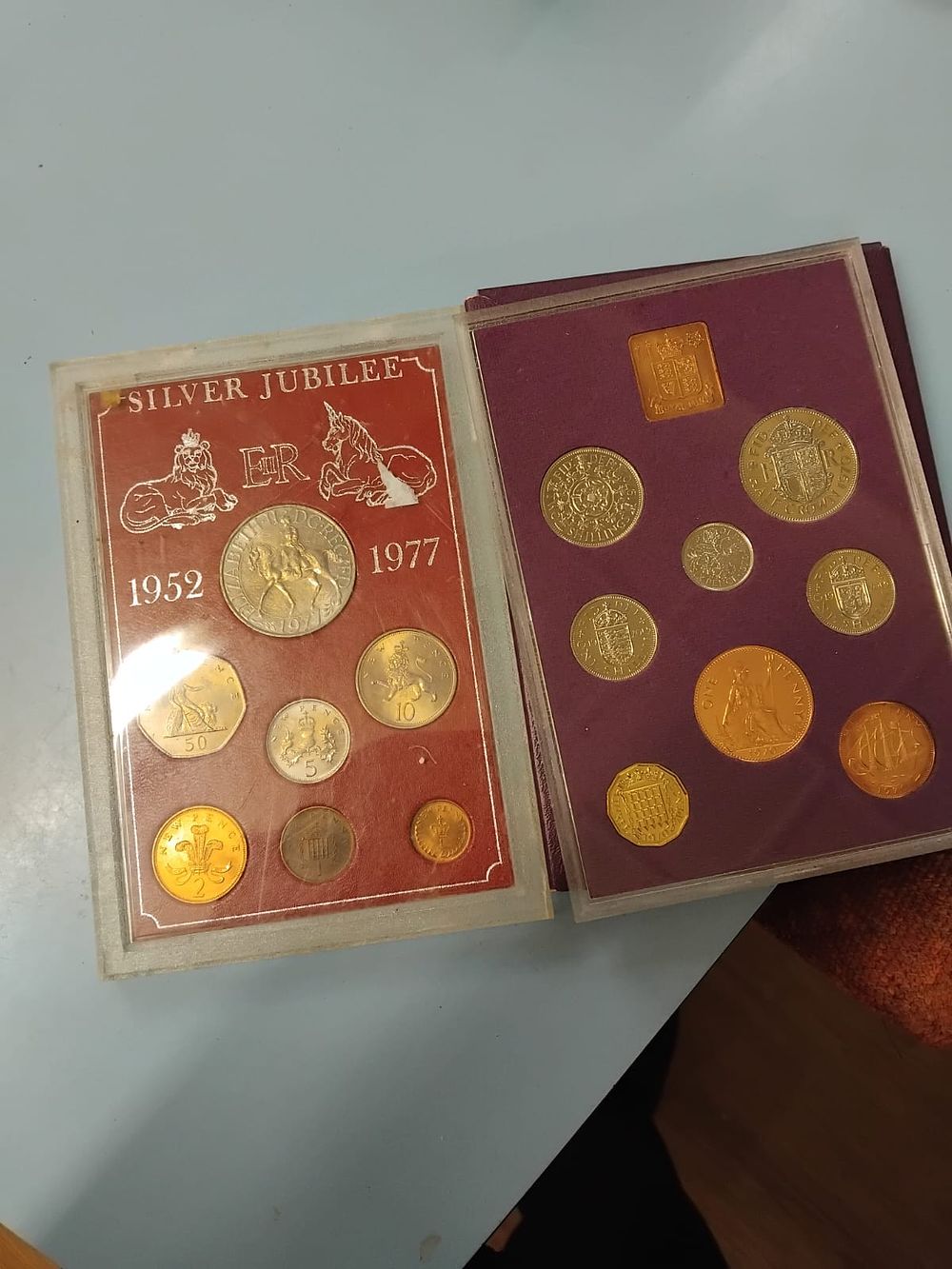 Lot 417 – A Collection of Gilt-Plated UK Commemorative Coins, Silver Jubilee 1952-1977