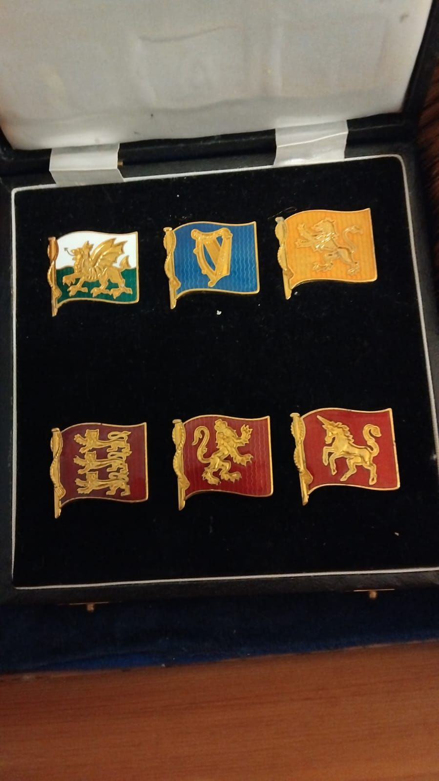Lot 422 – A Set of Commemorative Enamel Heraldic Flag Badges for the Queen’s Silver Jubilee 1977