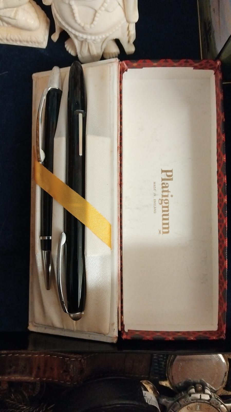 Lot 425 – A vintage Platignum writing set comprising a lever-fill fountain pen and mechanical pencil