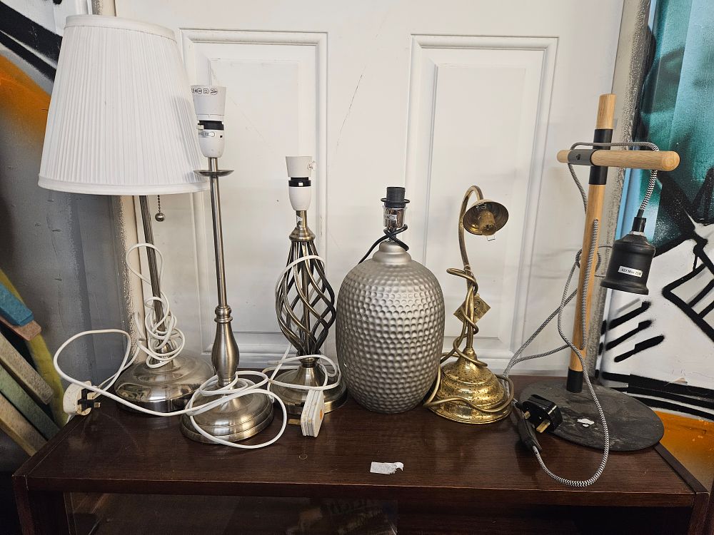 Lot 206 – A Collection of Six Assorted Contemporary Table Lamps