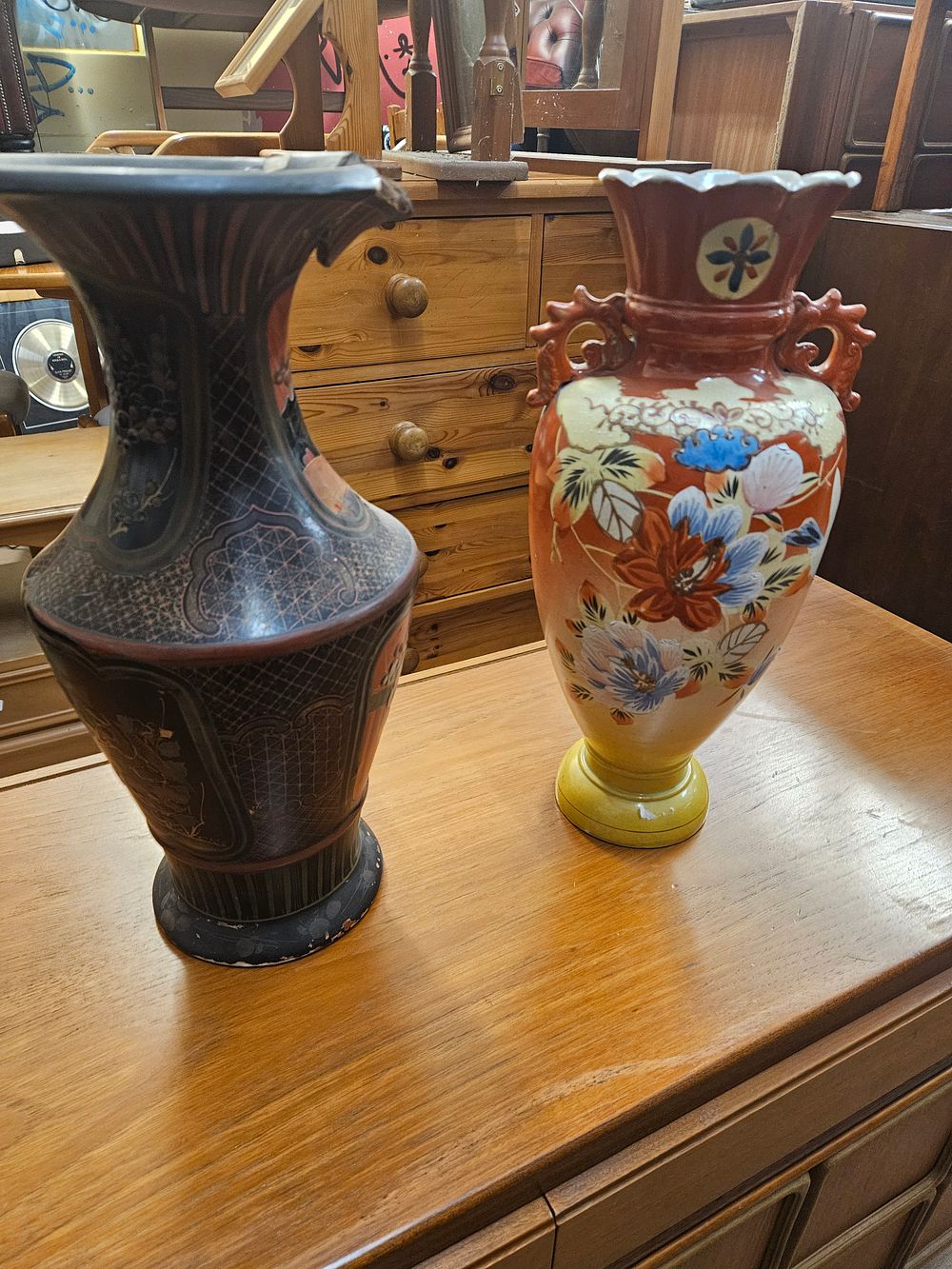 Lot 226 – Two Japanese Satsuma-style and decorated export porcelain vases