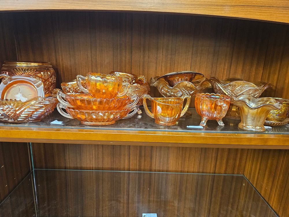 Lot 240 – A Collection of Early 20th Century Marigold Carnival Glass Tableware