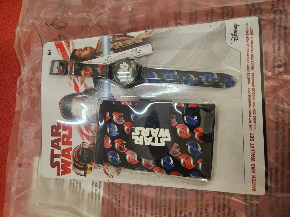 Lot 250 – Disney Star Wars Watch and Wallet Gift Set in Original Packaging