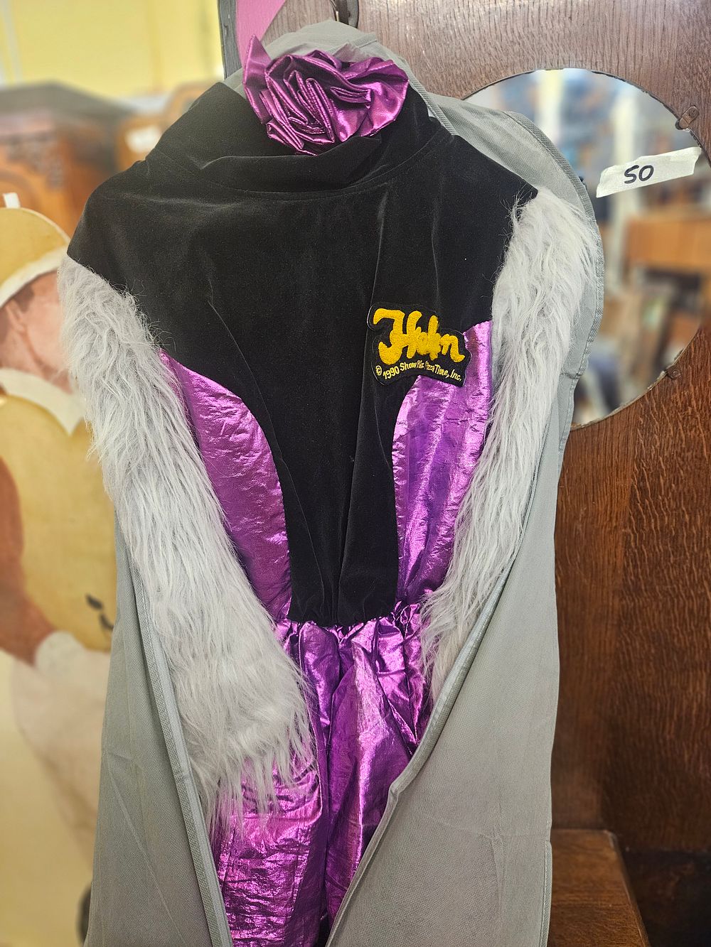 Lot 281 – A very rare 1990 ShowBiz Pizza Time Inc. Helen Henny Mascot Costume
