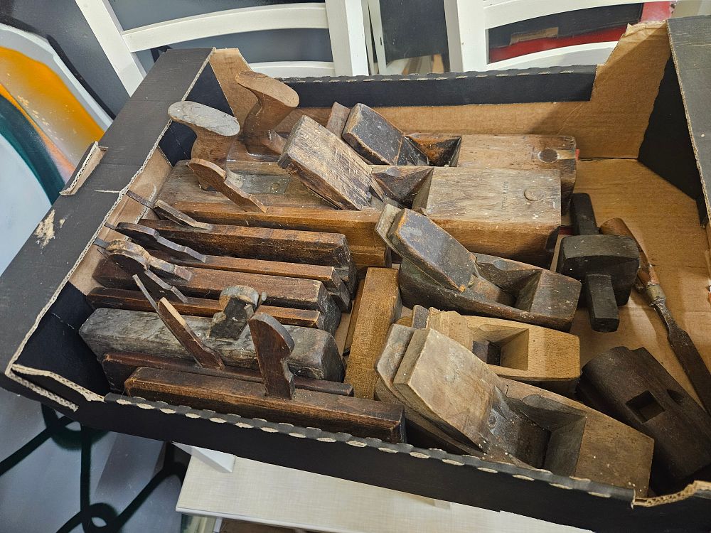 Lot 286 – A Collection of approximately 15 Antique Woodworking Hand Tools including a Daniel Bloomfield Plane