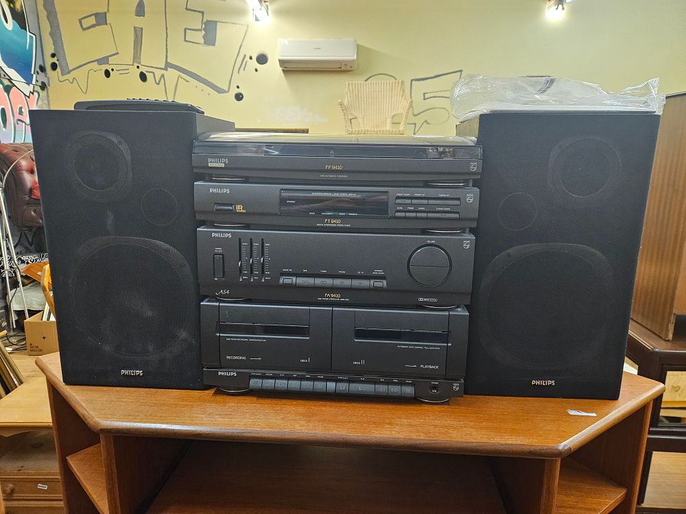 Lot 288 – A Philips AS4 Series Hi-Fi Component System with Matching Speakers