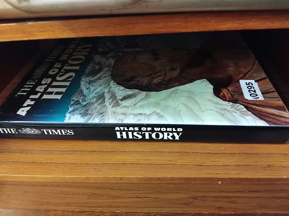 Lot 295 – Barraclough, Geoffrey (Ed.). The Times Atlas of World History. The Times. (DJ)
