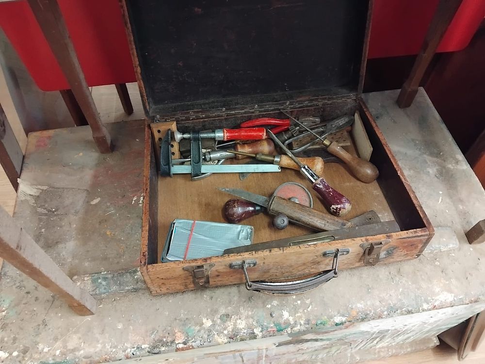 Lot 299 – An Assortment of Vintage Hand Tools and a Wooden Tool Chest
