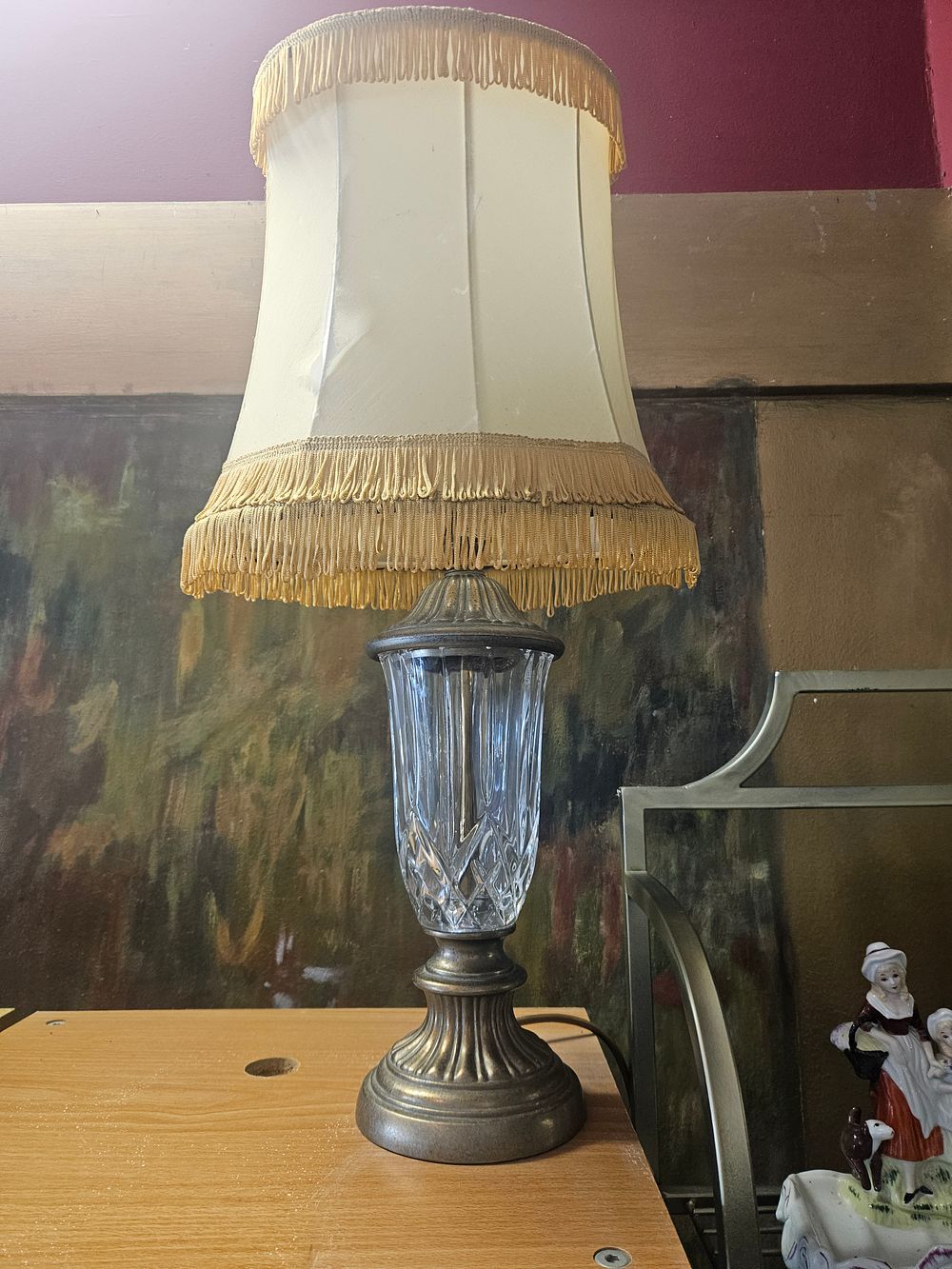 Lot 300v – A mid-to-late 20th-century Hollywood Regency style table lamp with fluted crystal column and fringed shade