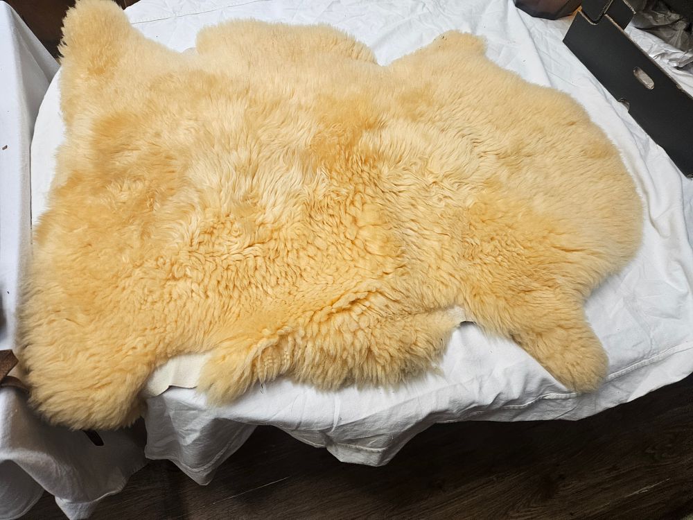 Lot 330 – A New Zealand Sheepskin Infant Care Rug