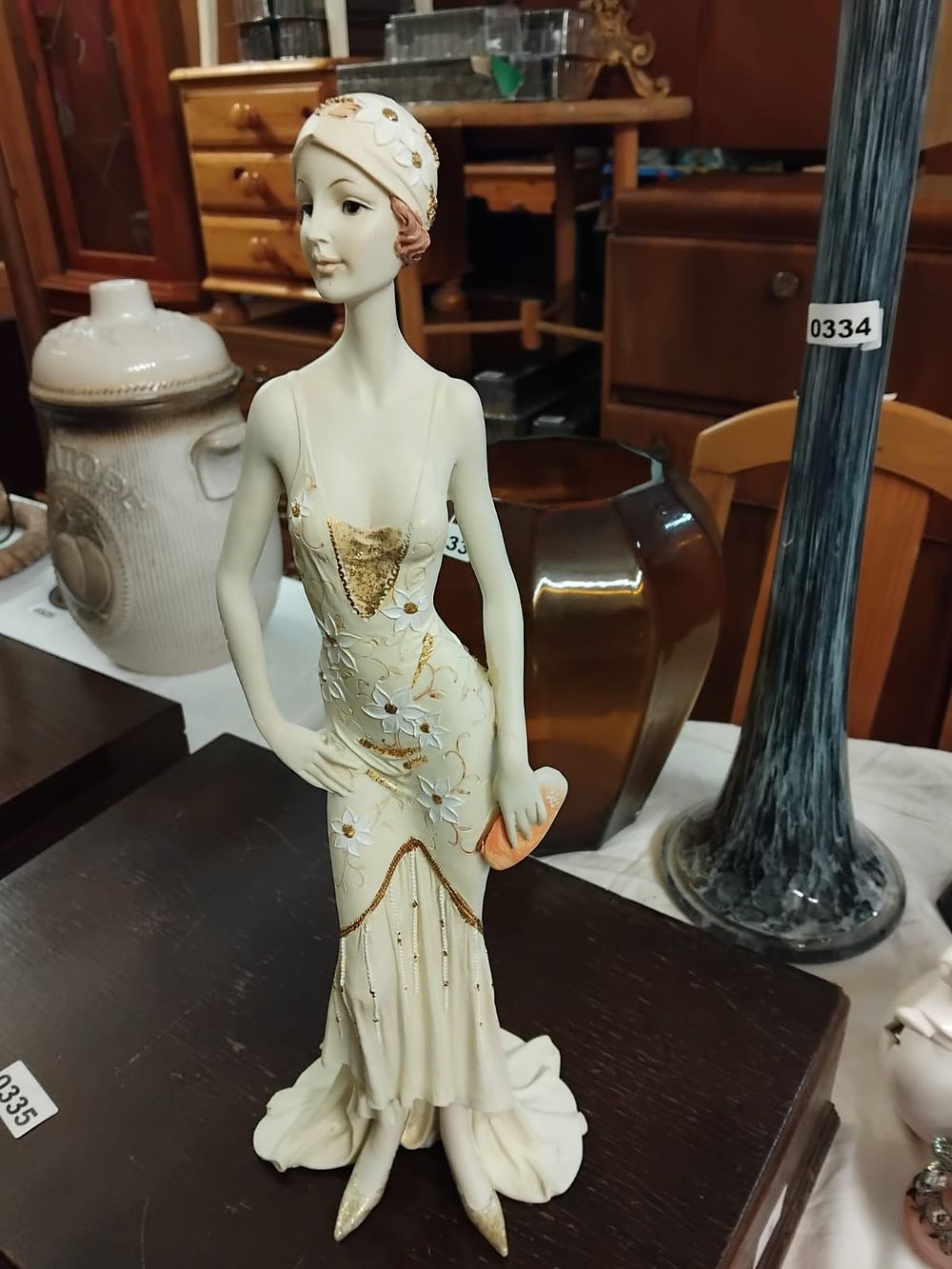 Lot 338 – An Art Deco Style Figurine of an Elegant Lady
