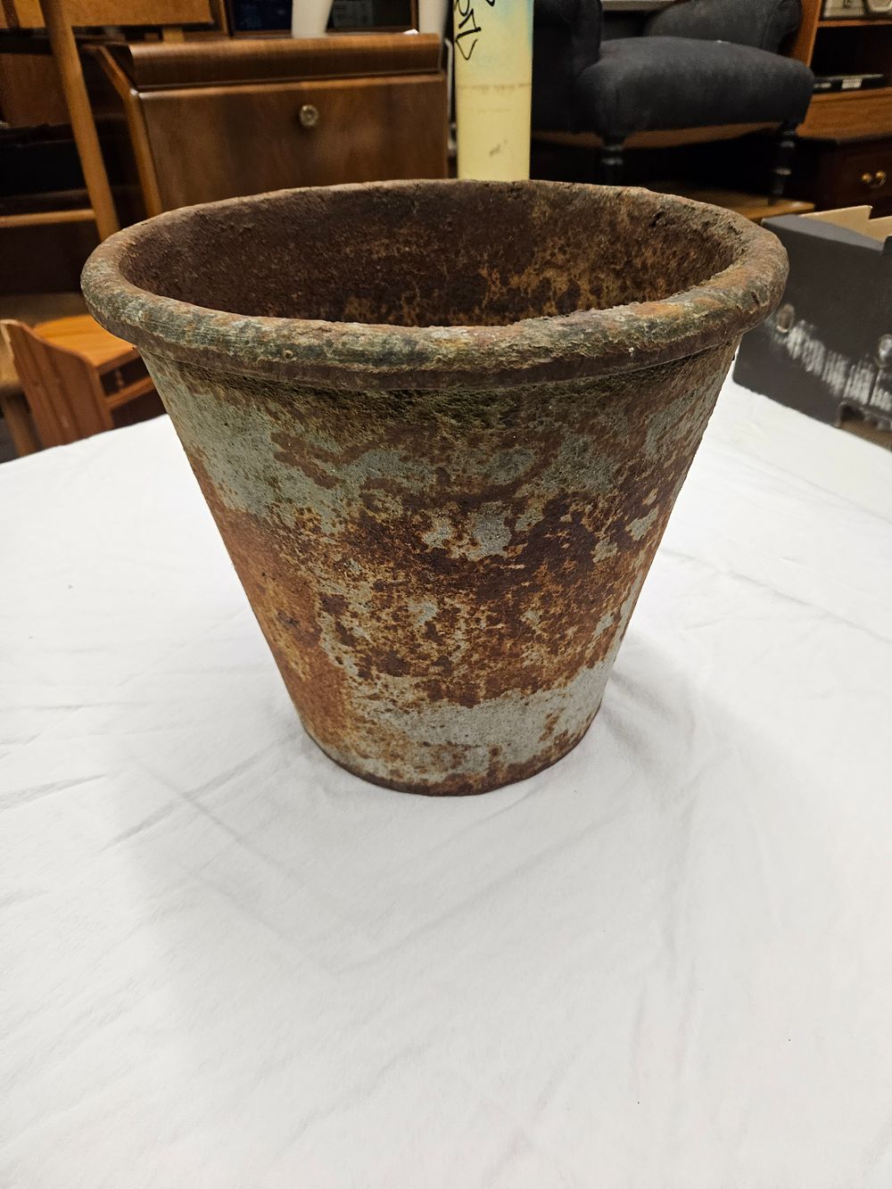 Lot 368 – A 19th Century Cast Iron Planter
