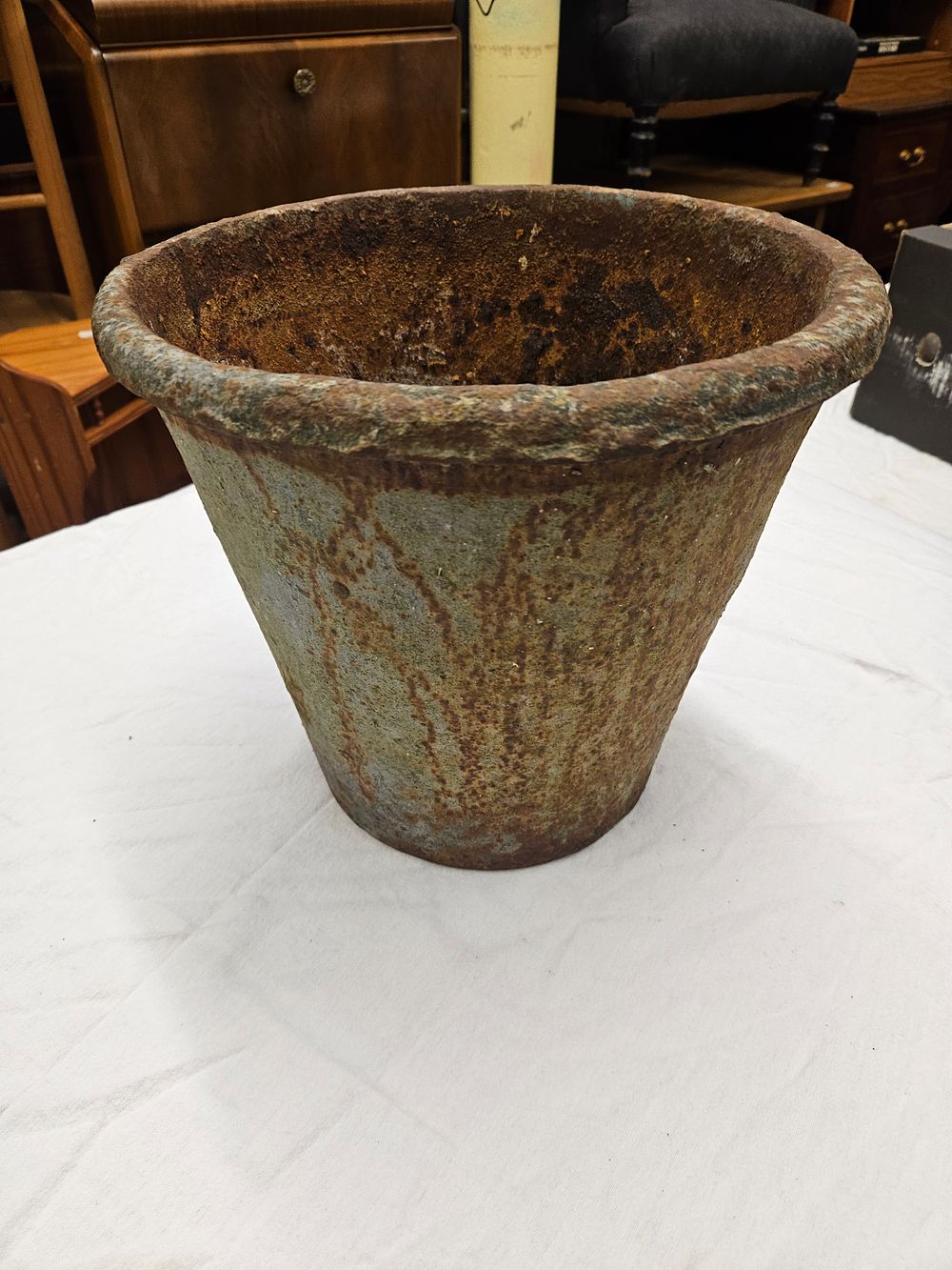 Lot 370 – 19th Century Cast Iron planter