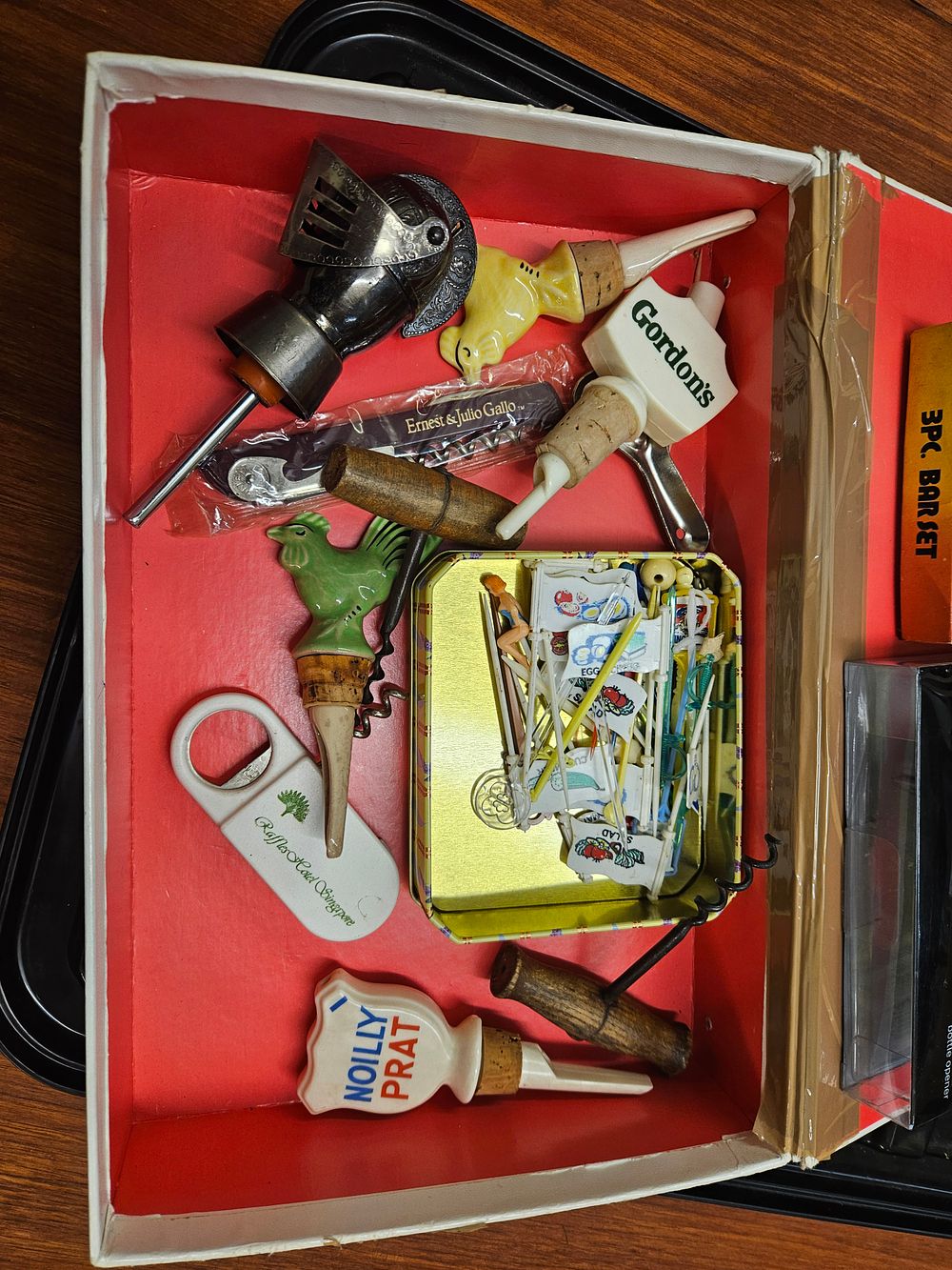 Lot 379 – A Collection of Vintage and Contemporary Barware and Advertising Accessories Including Branded Bottle Stoppers and Boxed Sets