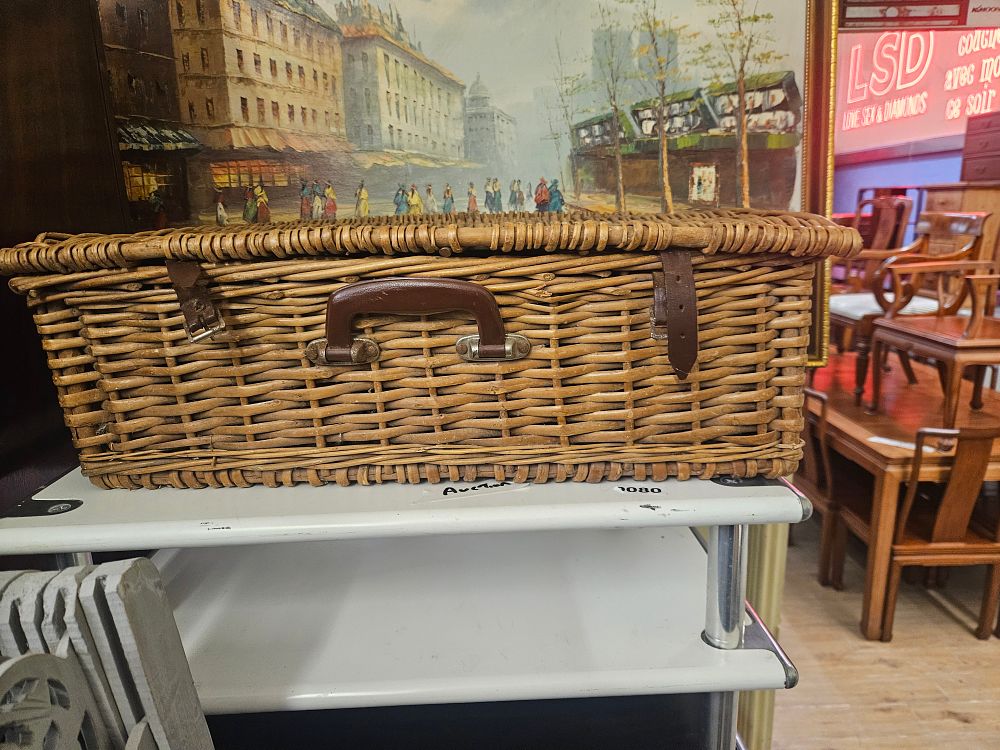 Lot 386 – A Mid-20th Century Woven Willow Picnic Hamper