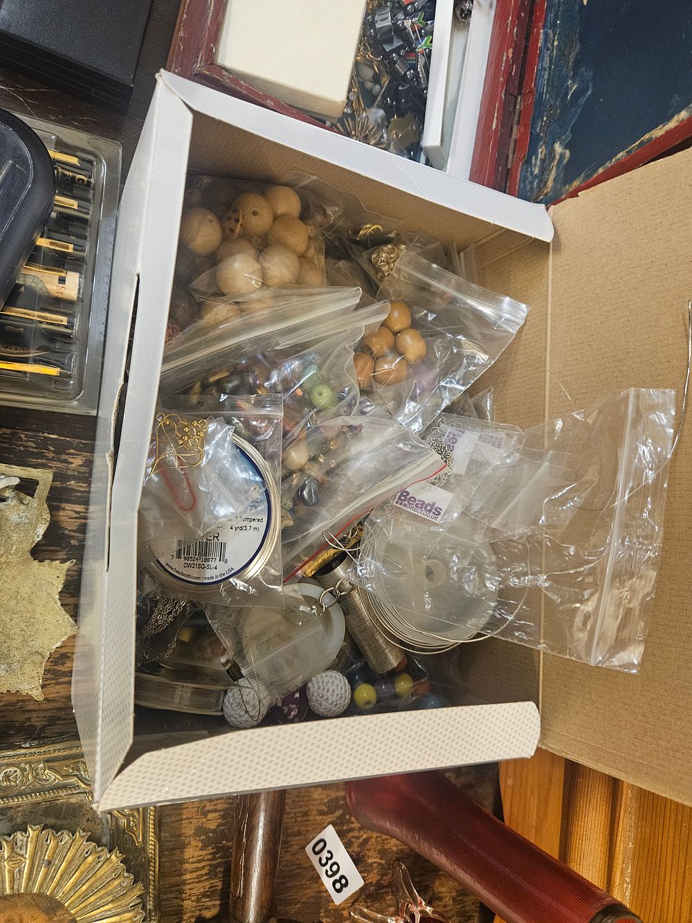 Lot 400 – A Collection of Jewellery-Making and Craft Supplies